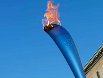 fiamma olimpicva cortina milanom2026 Napoli accoglie la Fiamma Olimpica e Paralimpica Milano Cortina 2026: il 23 dicembre grande evento in Piazza del Plebiscito