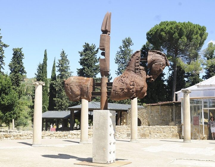 Tra dicembre e gennaio l’arte non va in vacanza: tra alberi di Natale e l’arrivo della Befana ecco alcune mostre in corso in Italia 