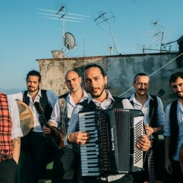 Gli Ars Nova Napoli in tour tra Germania ed Emirati Arabi: la musica mediterranea celebra i 2500 anni di Napoli