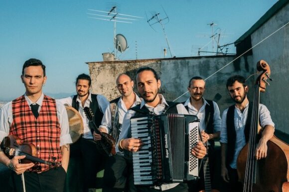 Gli Ars Nova Napoli in tour tra Germania ed Emirati Arabi: la musica mediterranea celebra i 2500 anni di Napoli