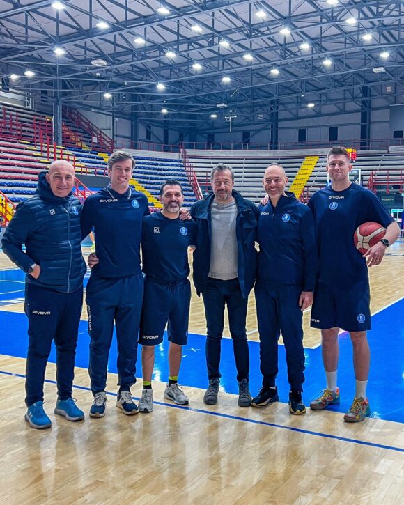 Napoli Baket. Luca Banchi, coach della Nazionale, fa visita agli azzurri al Palabarbuto, oggi Alcott Arena