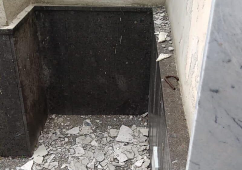 Sfiorata tragedia al Cimitero Consortile. Caduti calcinacci  dal pilone d’ingresso al camposanto vesuviano, a poca distanza dai visitatori