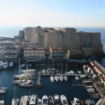 Napoli. Castel dell’Ovo, rimosse le impalcature esterne, prosegue ristrutturazione sale interne