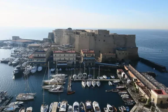 Napoli. Castel dell’Ovo, rimosse le impalcature esterne, prosegue ristrutturazione sale interne
