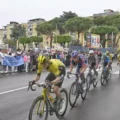 Giro d’Italia a Napoli anche nel 2026.  Il 14 maggio i ciclisti correranno tra Bagnoli, Posillipo e il lungomare
