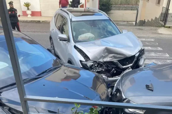Incidente per l’auto della scorta del Procuratore di Napoli Nicola Gratteri, tre feriti lievi. E’ accaduto in Calabria