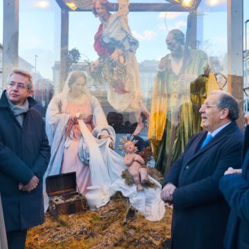 natività a piazza minicipio napoli Napoli. La Natività a grandezza naturale in piazza Municipio fino all’8 gennaio. Realizzato dagli artigiani di San Gregorio Armeno