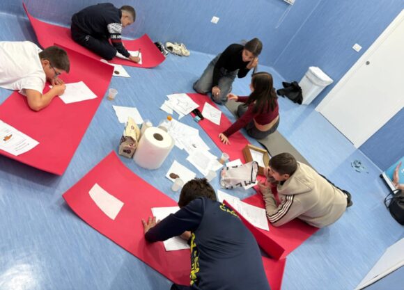 Volla. M&C Production s.r.l.s, esclusa dal Comune per il contributo dei Centri Educativi, annuncia di continuare  ‘gratuitamente’ il progetto sociale rivolto  ai minori del territorio. Silenti i responsabili politici