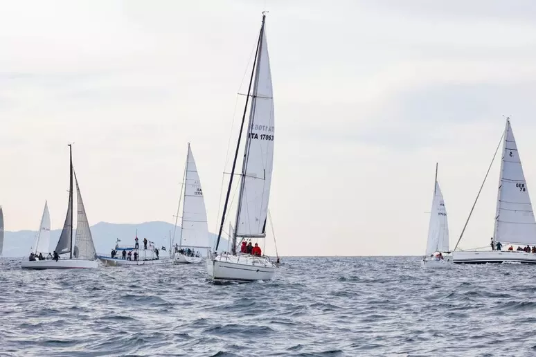 regata posillipo Napoli. Partirà dal Castel dell’Ovo e si concluderà a Posillipo, il 12 dicembre la regata velica per il Trofeo Telethon. I proventi devoluti in beneficenza