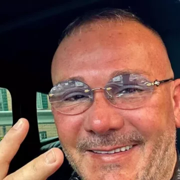 Fatture false ed evasione IVA, sequestrata società dalle Fiamme Gialle al tiktoker imprenditore. Napolitano: “Supereremo anche questa, restano aperti tre negozi”