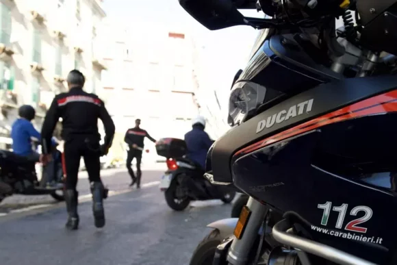 Questa notte auto in fiamme a Sant’Anastasia e Casalnuovo, indagano i Carabinieri