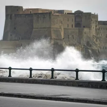 Maltempo nel Golfo di Napoli. Aliscafi a singhiozzo per Ischia e Procida