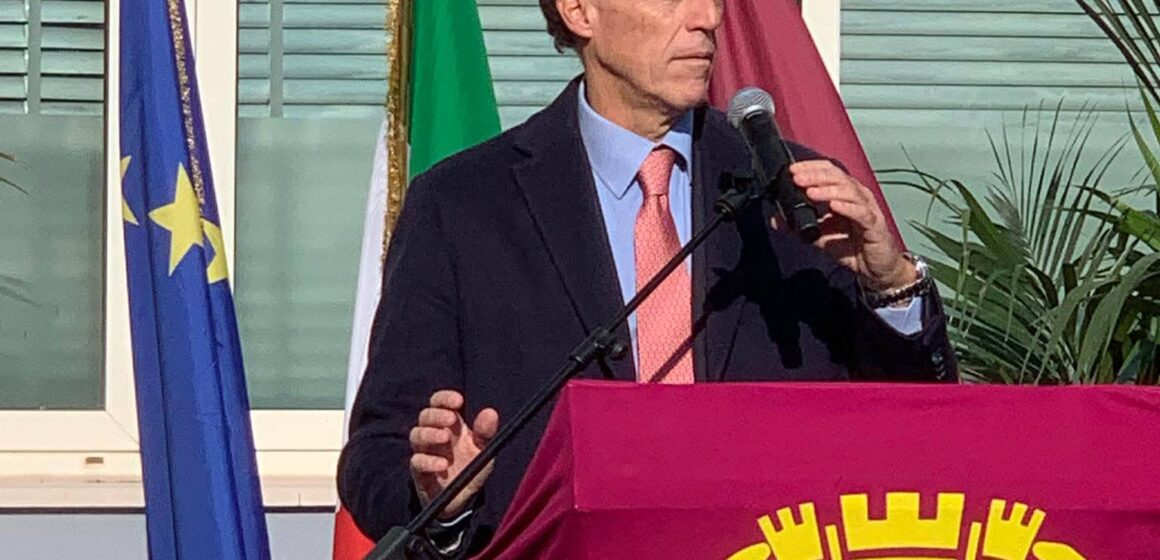 Enzo Cuomo(PD)  è ancora sindaco di Portici, formalmente  è incompatibile: lo dichiara la Prefettura di Napoli. Carmela Rescigno (Lega) pronta ad adire per le vie legali su presunte dichiarazioni mendaci del democrat