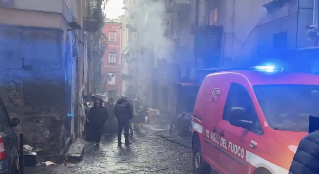 Napoli. Divampato incendio in una palazzina ai Quartieri Spagnoli. 20 persone trasportate al Pellegrini per intossicazioni da fumo