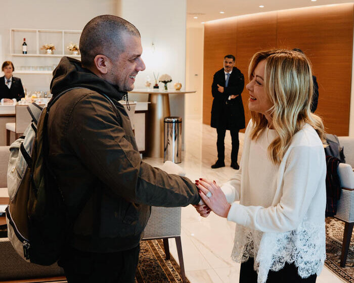 Rientrano in Italia Alberto Trentini e Mario Burlò, ad attenderli c’era Giorgia Meloni: “Bentornati!”