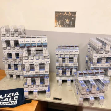 Napoli.  Contrasto al contrabbando: arrestato dalla Polizia Locale un uomo in via Milano