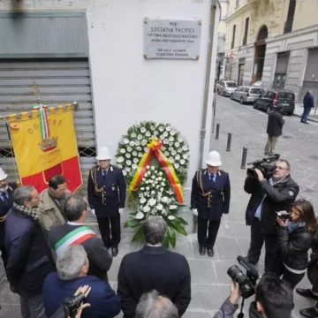 via luciana paciofici Napoli. Giornata della memoria: gli appuntamenti del Comune, 27 gennaio il sindaco Manfredi deporrà fiori a Borgo Orefici nella strada intitolata a Luciana Pacifici