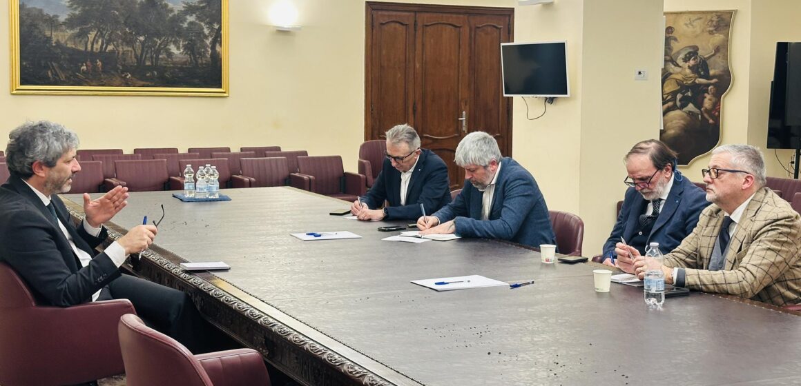 fico e i sindacati Campania. Lavoro e occupazione, confronto in Regione con i sindacati. Roberto Fico: “Pronti per le grandi sfide del mondo del lavoro”