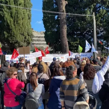 protesta guida pompei Scavi Pompei, guide turistiche pronte al dialogo dopo apertura Zuchtriegel. La protesta contro la chiusura della postazione nell’area archeologica