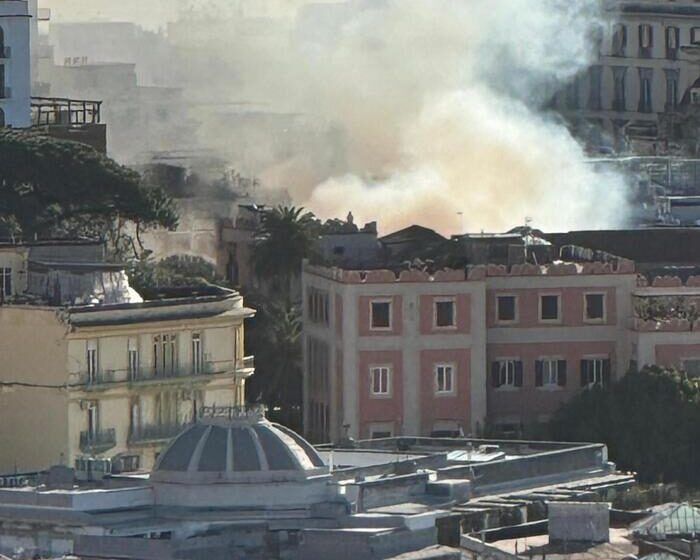 Napoli. Distrutto il Teatro Sannazaro, Roberto Fico:”Ferita per tutti”. Il sindaco Manfredi: “Mobilitiamoci tutti per resituirlo alla città”