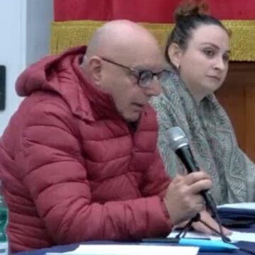 oCercola. Fallimento ‘lavori pubblici’, salta la  ‘Casa di Comunità’ e  riqualificazione viale Schellembrind al palo. Erano annunci elettorali del sindaco Rossi e dell’assessore Bentivoglio – Guarda i VIDEO