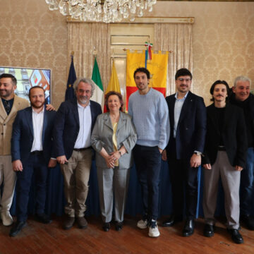 Napoli. Quando il tifo racconta l’anima di un popolo: presentato il documentario “Napassione”. Dal 21 marzo disponibile su Rai Play